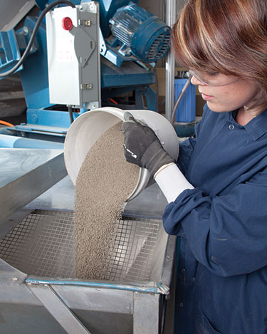 Eco-Friendly Cat Litter Pellets Moved Gently With Flexible Screw Conveyor