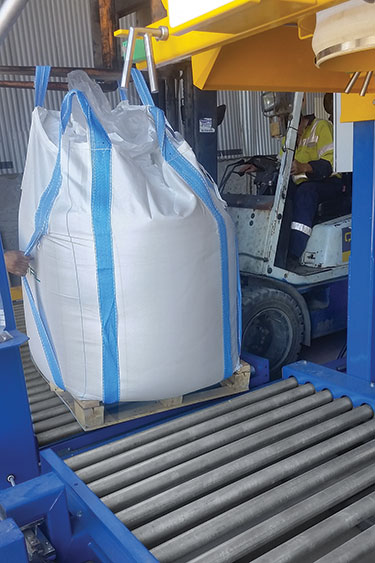 Aussie Logistics Leader Fills up to 10 Bulk Bags/h for Abrasive Minerals Customer