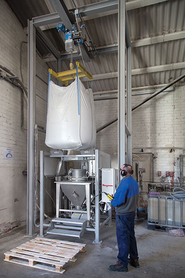 Bulk Bag Discharging, Pneumatic Conveying Boost Plastic Compounding Productivity