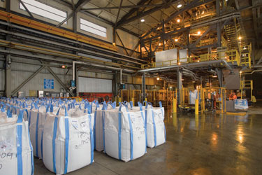 Dual Bulk Bag Filling/Palletizing System Fills 30 Tons/H of Copper Concentrate