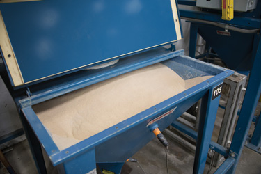 Investment Casting Sand and Flour Conveyed from Bulk Bags Automatically, Dust-Free