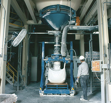 Coatings Manufacturer Cuts Packaging System Downtime with Mobile Bulk Bag Filler