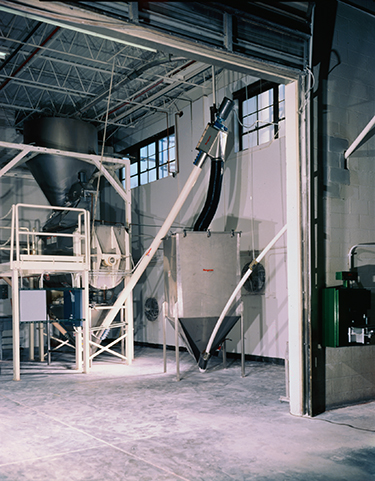 How Flexicon Flexible Screw Conveyors Help Batch, Blend and Feed Powdered Chemical Blends to Packaging Lines
