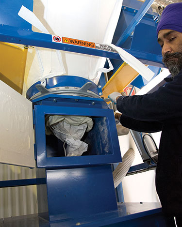 Seed Processor Contains Dust with Bulk Bag Discharger, Flexible Screw Conveyors