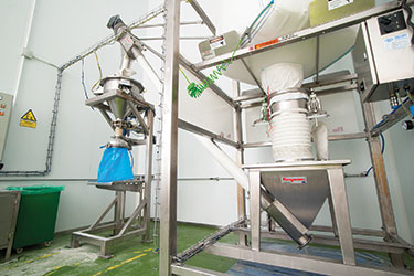 Re-Bagging Of Granular Sugar Improved With Bulk Bag Weigh Batch Discharger